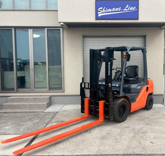 格安自社配送 トヨタ 2020年式 フォークリフト 2.5トン オートマ フォークシフト 4本レバー 個人様も大歓迎