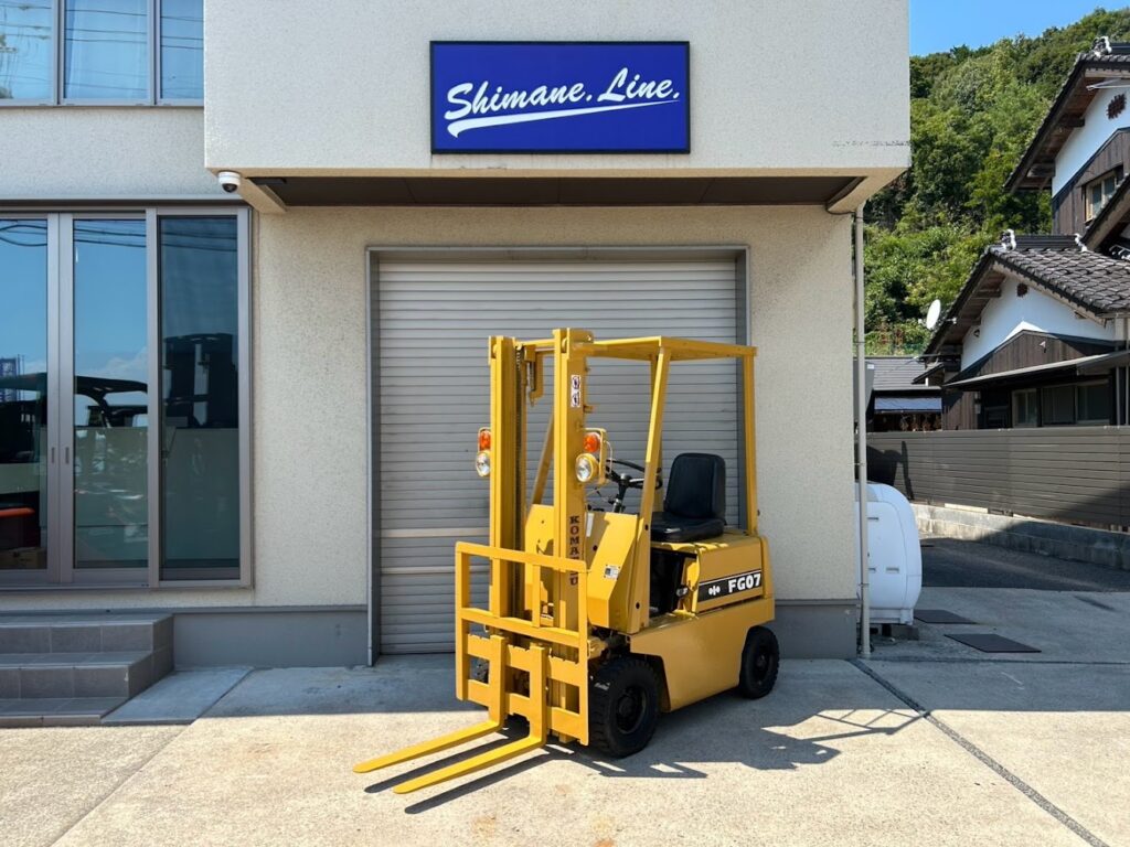 コマツ　0.7ｔ車　小型特殊規格対応車