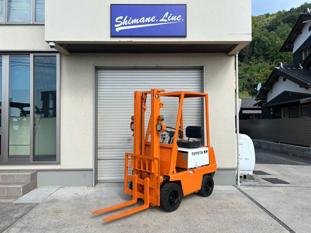 トヨタ　0.9ｔ　小型特殊規格