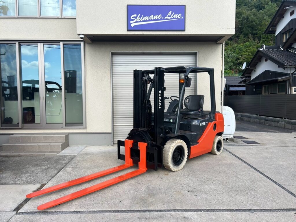 トヨタ　2.5ｔ　全回転フォーク　長爪